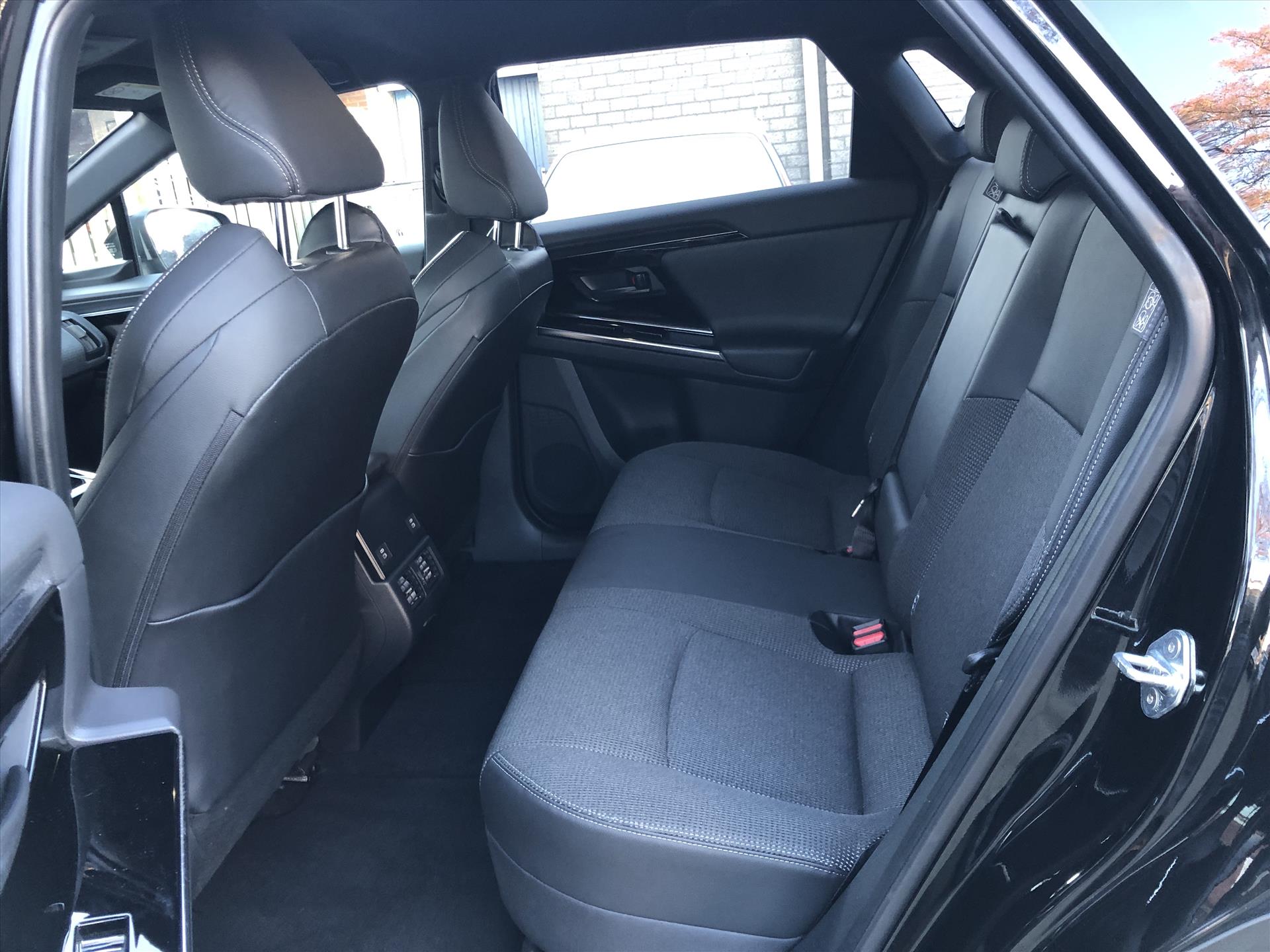Toyota Bz4x 71,4 kWh 204pk Dynamic | Groot scherm, 360 Camera, Parkeersensoren, Elektrische achterklep, LED, Stoel + Stuurverwarming 42461226-16.jpg | Autobedrijf Gielen