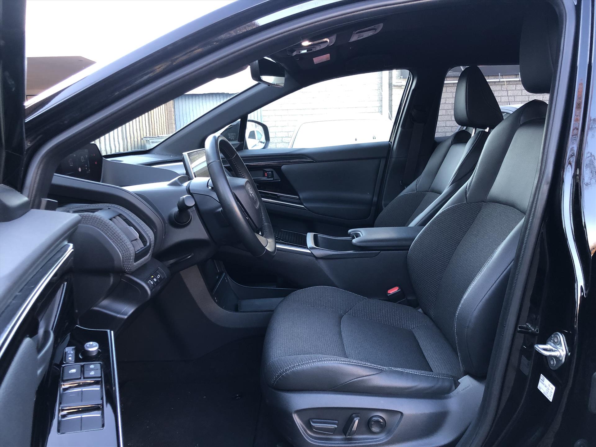 Toyota Bz4x 71,4 kWh 204pk Dynamic | Groot scherm, 360 Camera, Parkeersensoren, Elektrische achterklep, LED, Stoel + Stuurverwarming 42461226-22.jpg | Autobedrijf Gielen