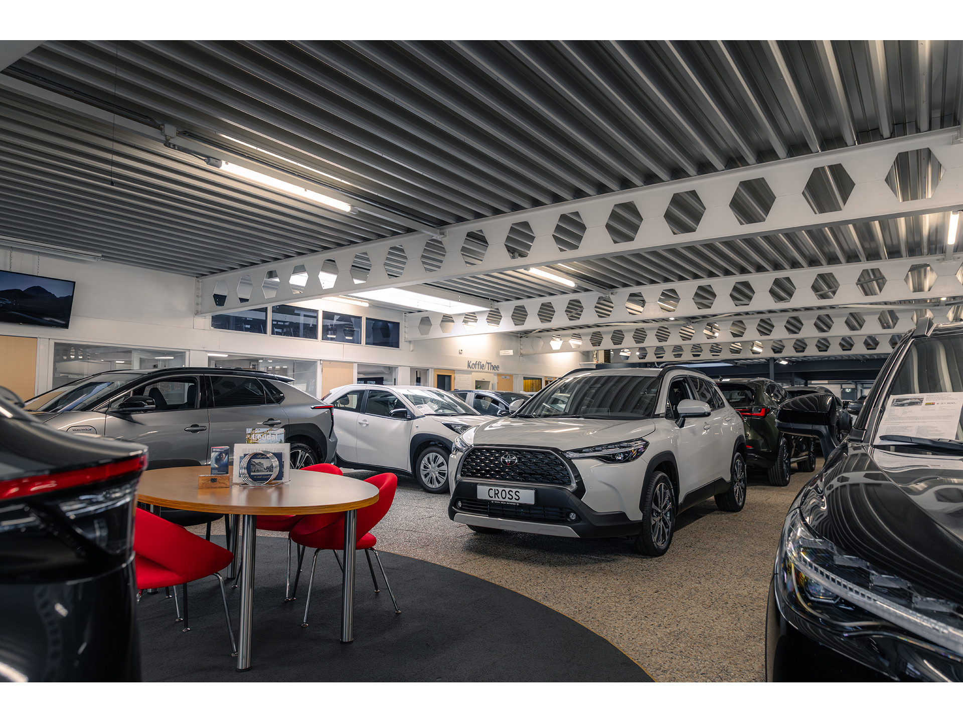 Toyota Bz4x 71,4 kWh 204pk Dynamic | Groot scherm, 360 Camera, Parkeersensoren, Elektrische achterklep, LED, Stoel + Stuurverwarming 42461226-38.jpg | Autobedrijf Gielen