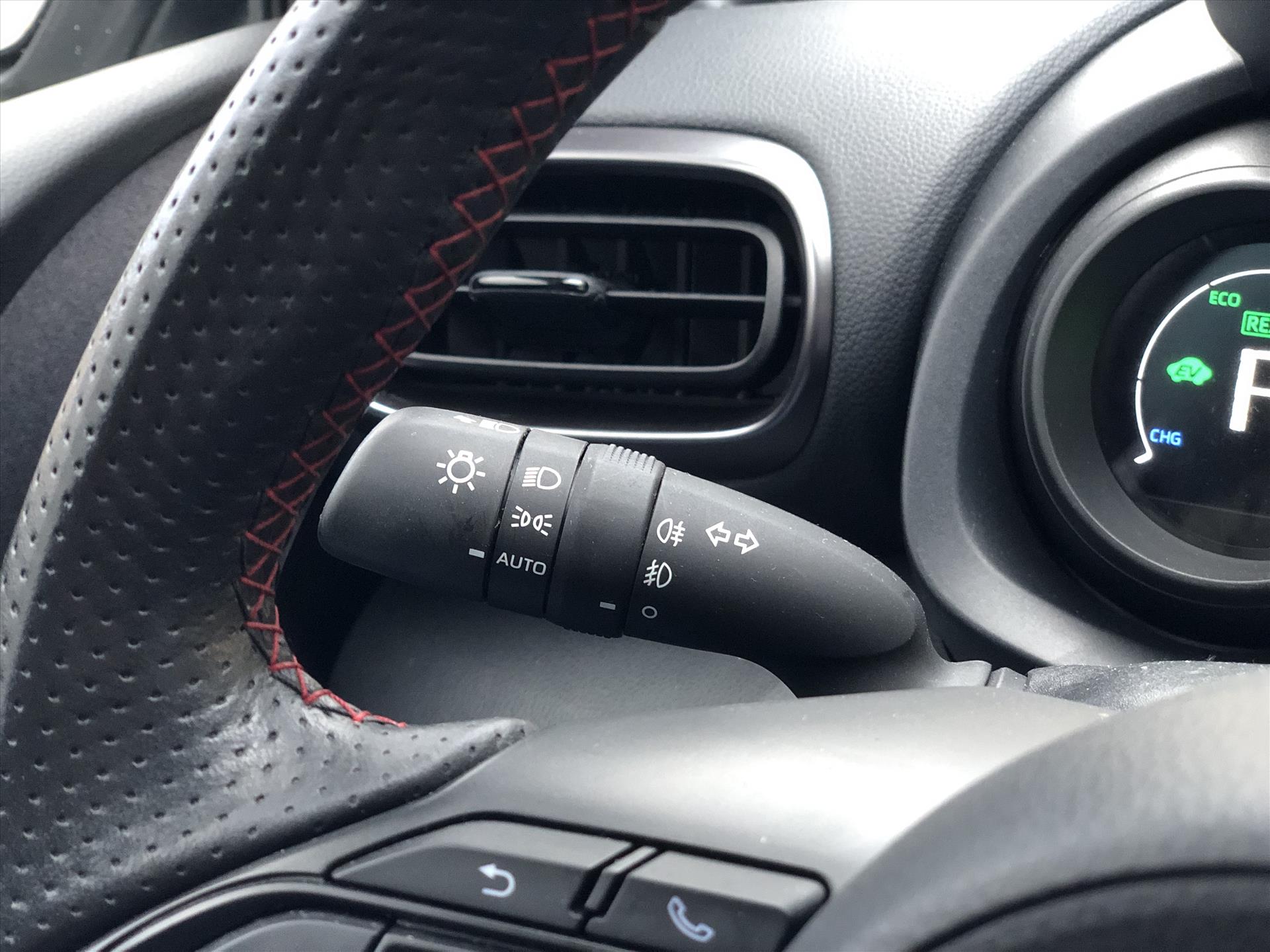 Toyota Yaris 1.5 Hybrid GR Sport | JBL, Dodehoekherkenning, Stoelverwarming, Smart connect, Dynamic Grey, Keyless, CarPlay, Half Leer 42532702-30.jpg | Autobedrijf Gielen