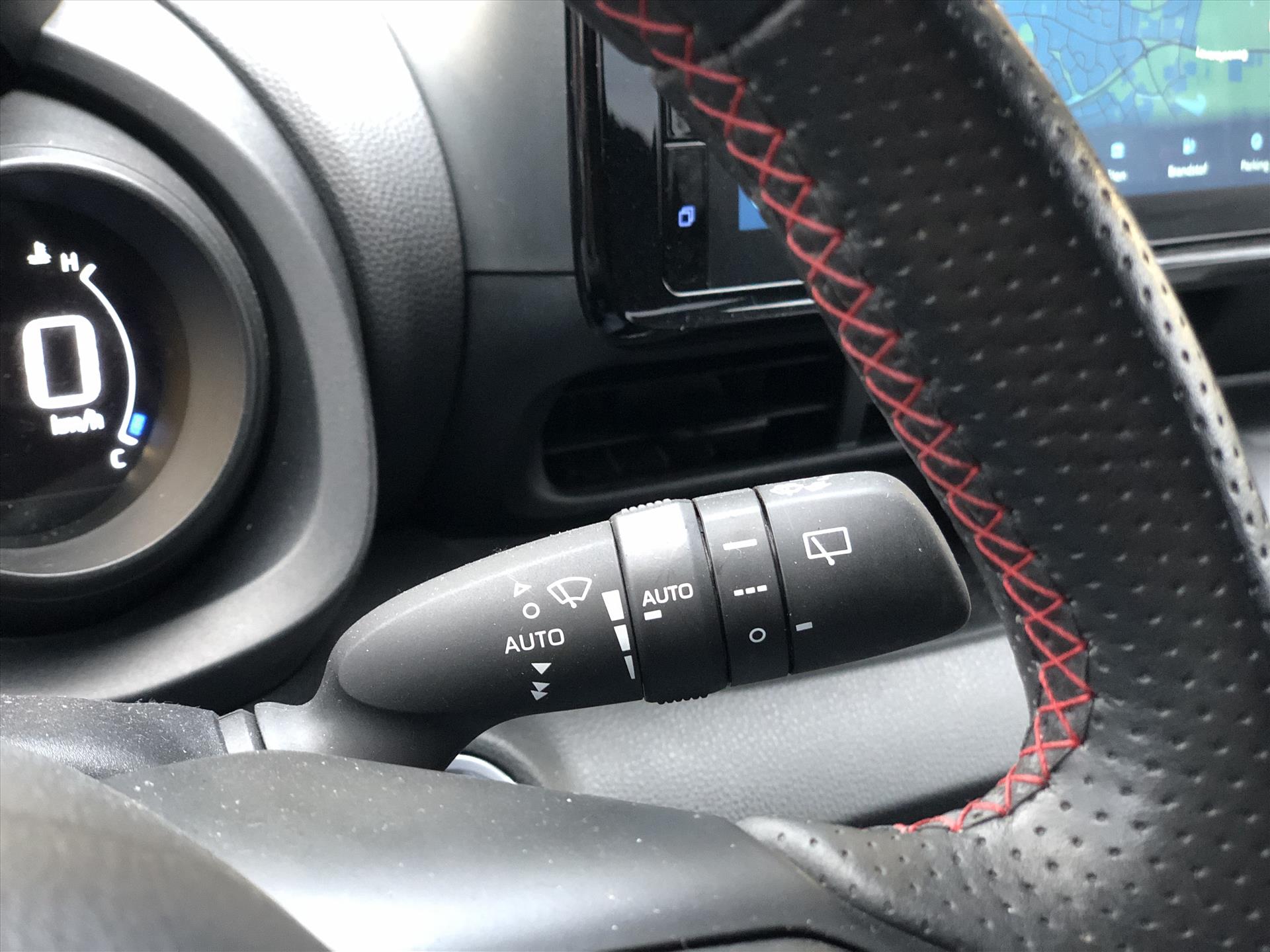 Toyota Yaris 1.5 Hybrid GR Sport | JBL, Dodehoekherkenning, Stoelverwarming, Smart connect, Dynamic Grey, Keyless, CarPlay, Half Leer 42532702-31.jpg | Autobedrijf Gielen