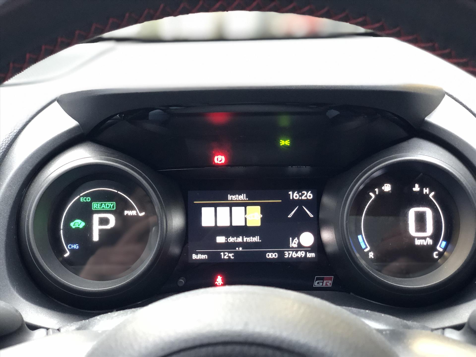 Toyota Yaris 1.5 Hybrid GR Sport | JBL, Dodehoekherkenning, Stoelverwarming, Smart connect, Dynamic Grey, Keyless, CarPlay, Half Leer 42532702-32.jpg | Autobedrijf Gielen