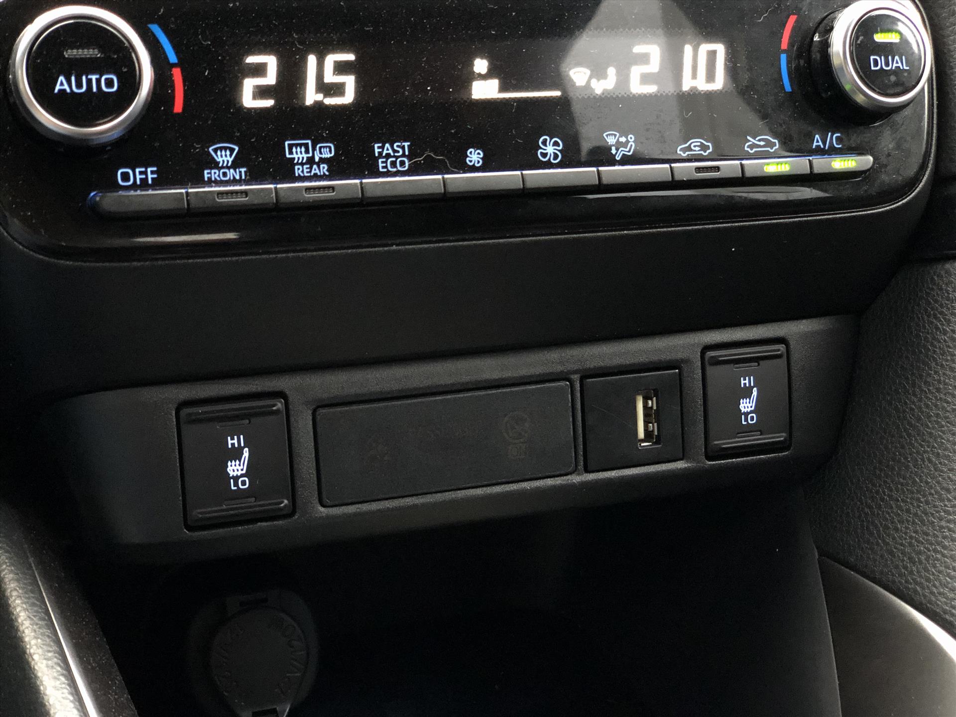 Toyota Yaris 1.5 Hybrid GR Sport | JBL, Dodehoekherkenning, Stoelverwarming, Smart connect, Dynamic Grey, Keyless, CarPlay, Half Leer 42532702-33.jpg | Autobedrijf Gielen