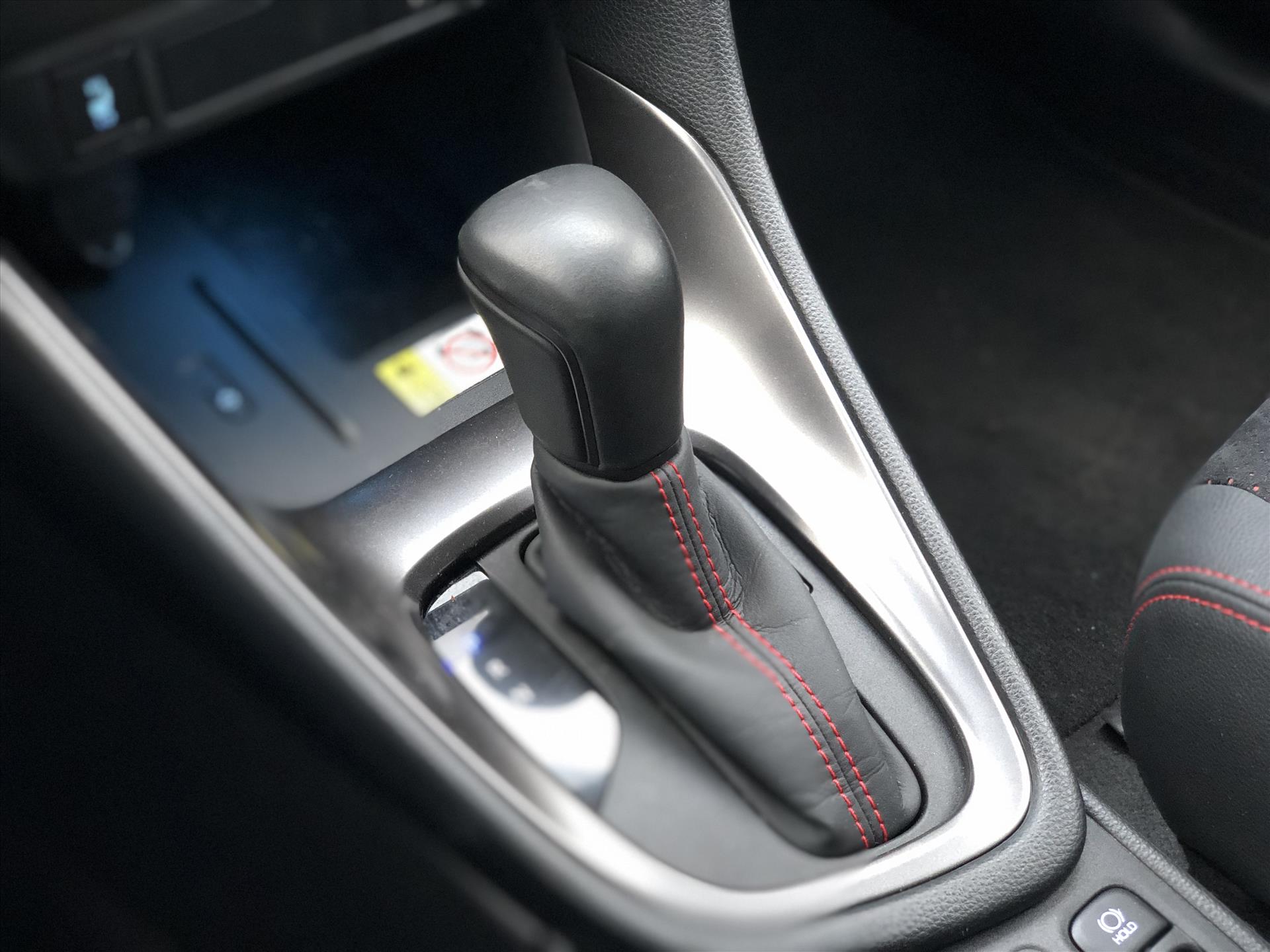 Toyota Yaris 1.5 Hybrid GR Sport | JBL, Dodehoekherkenning, Stoelverwarming, Smart connect, Dynamic Grey, Keyless, CarPlay, Half Leer 42532702-35.jpg | Autobedrijf Gielen