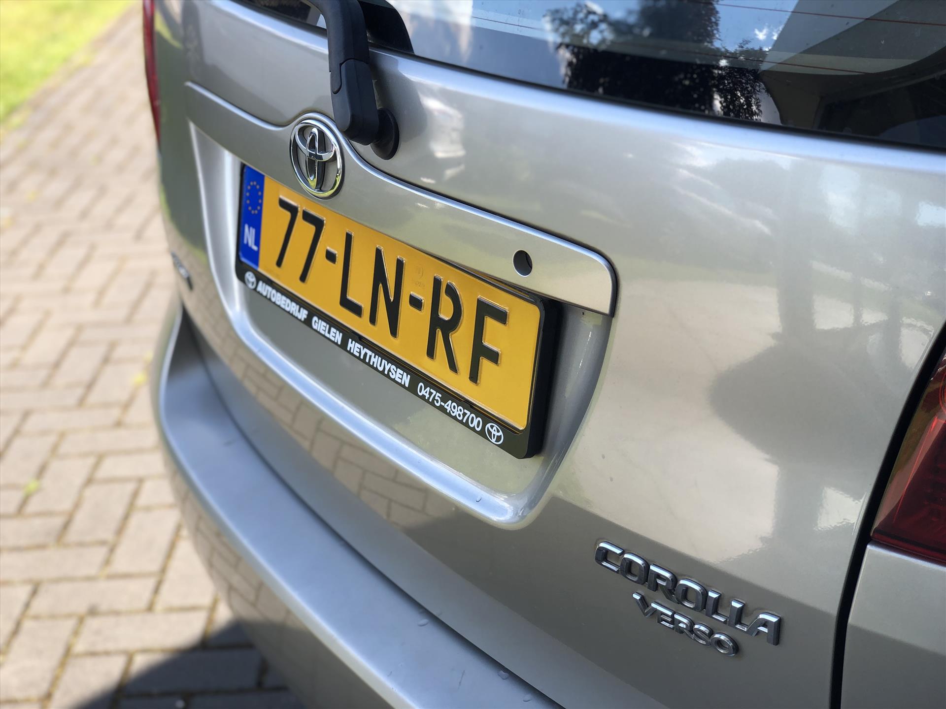 43239267-4.jpg