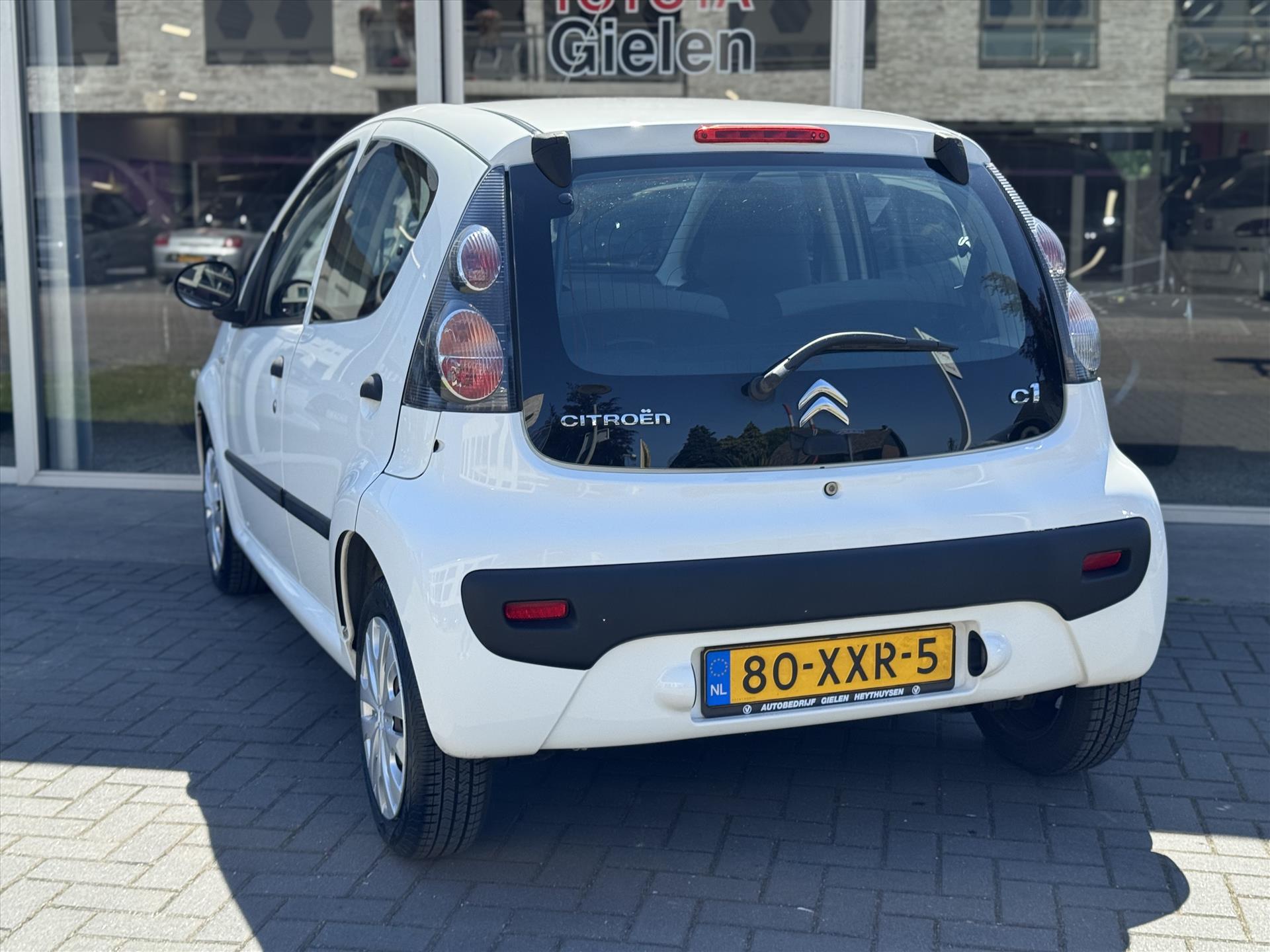 44878237-9.jpg
