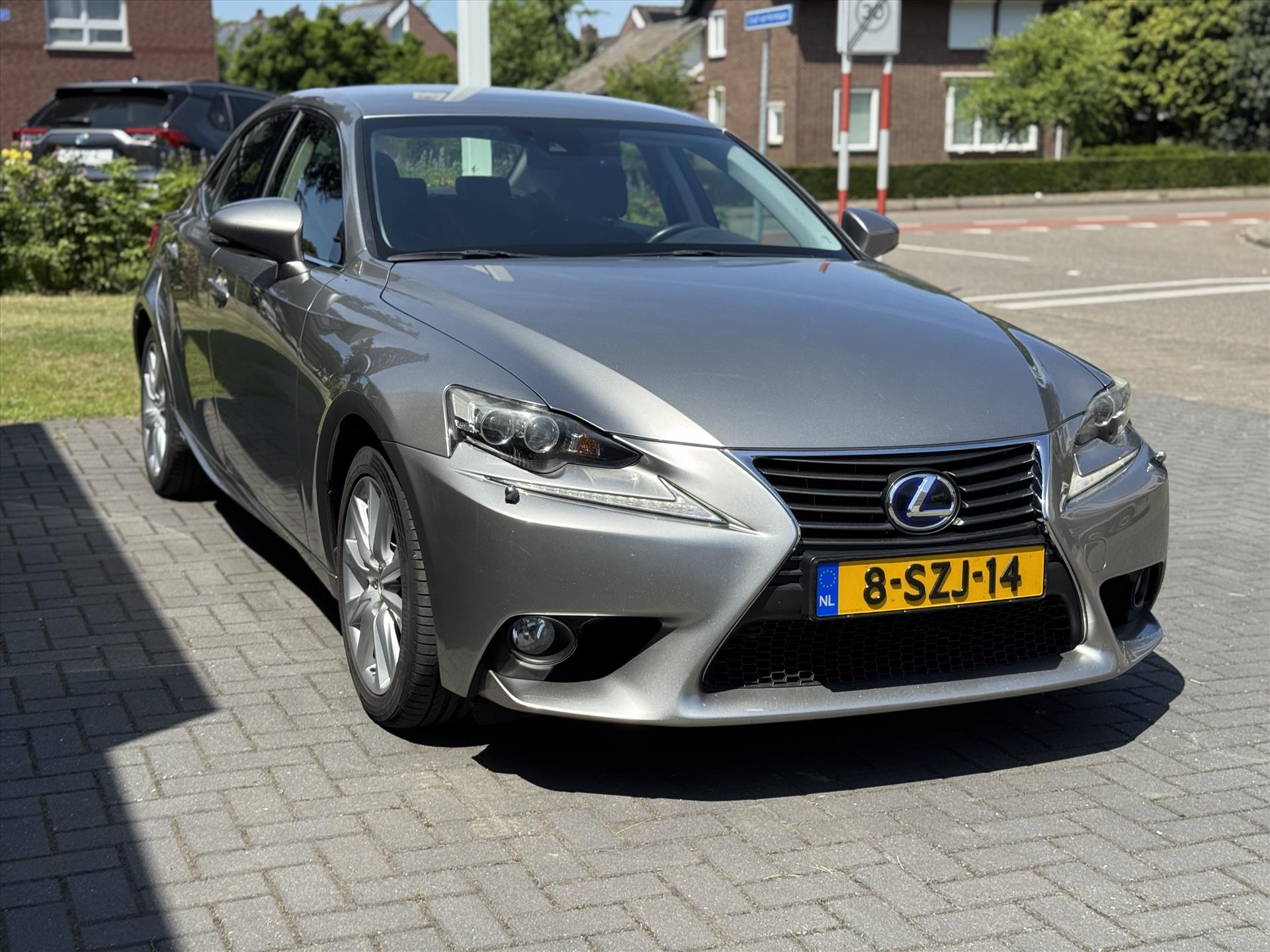45754804-2.jpg
