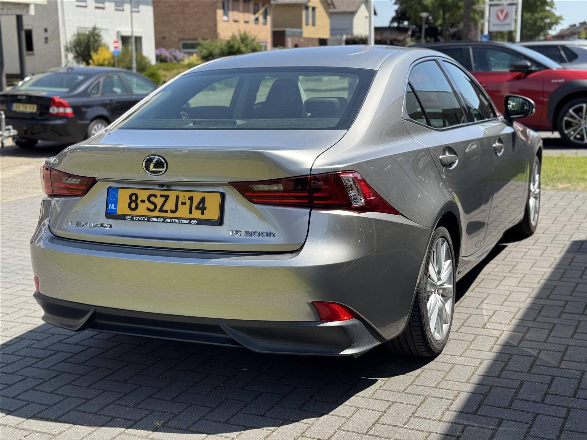 45754804-3.jpg
