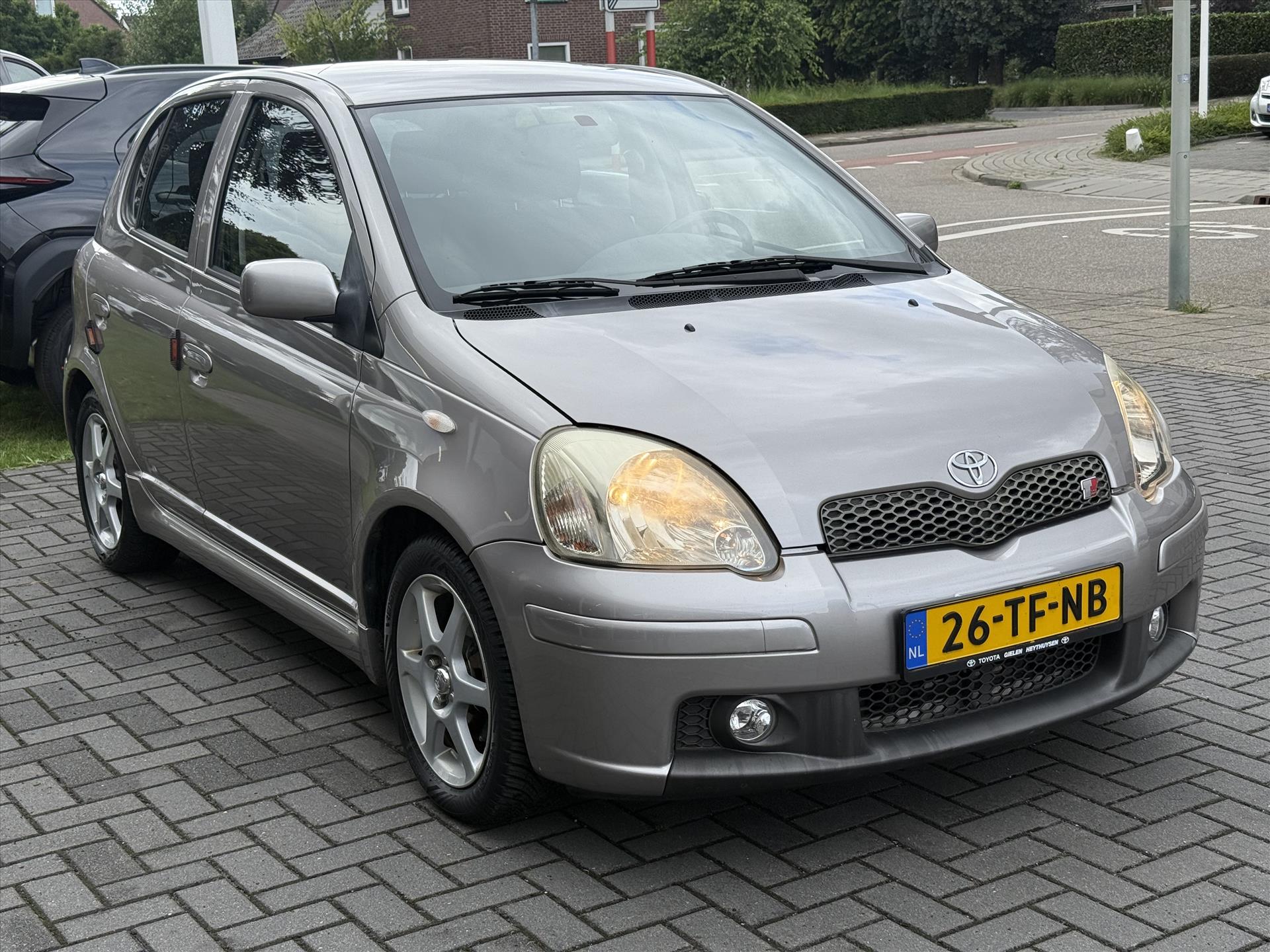 46441251-2.jpg