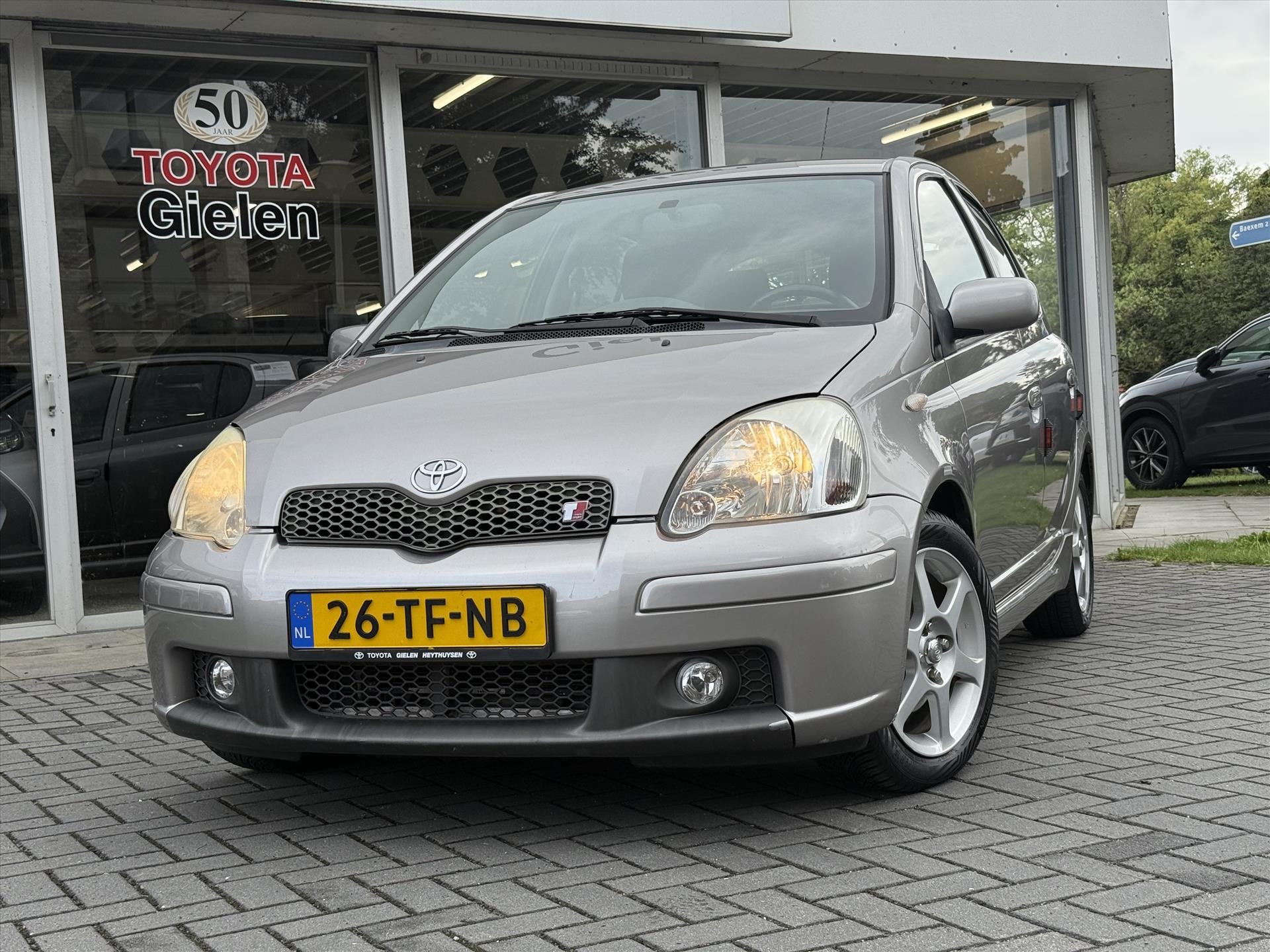 46441251-26.jpg