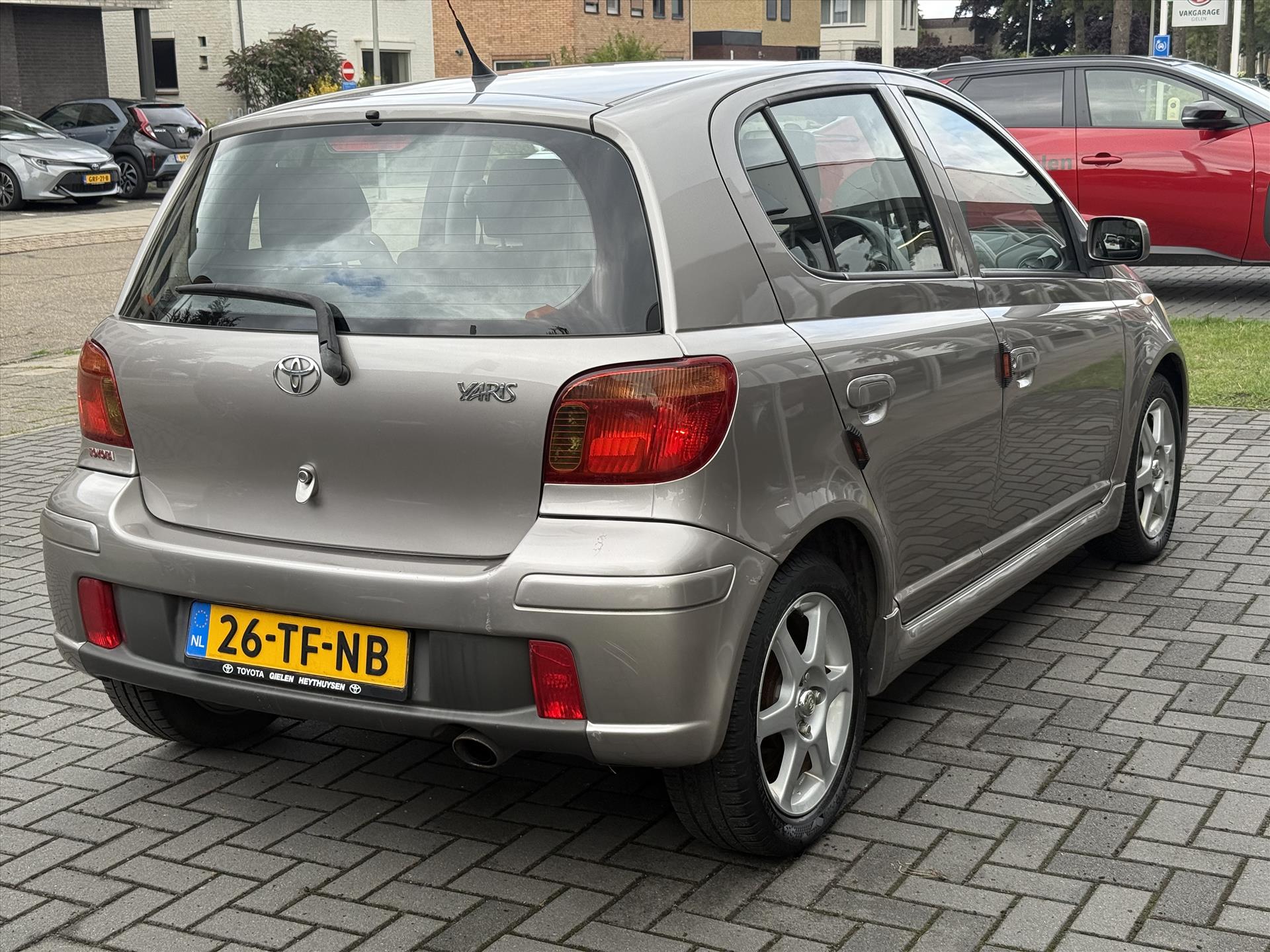 46441251-3.jpg