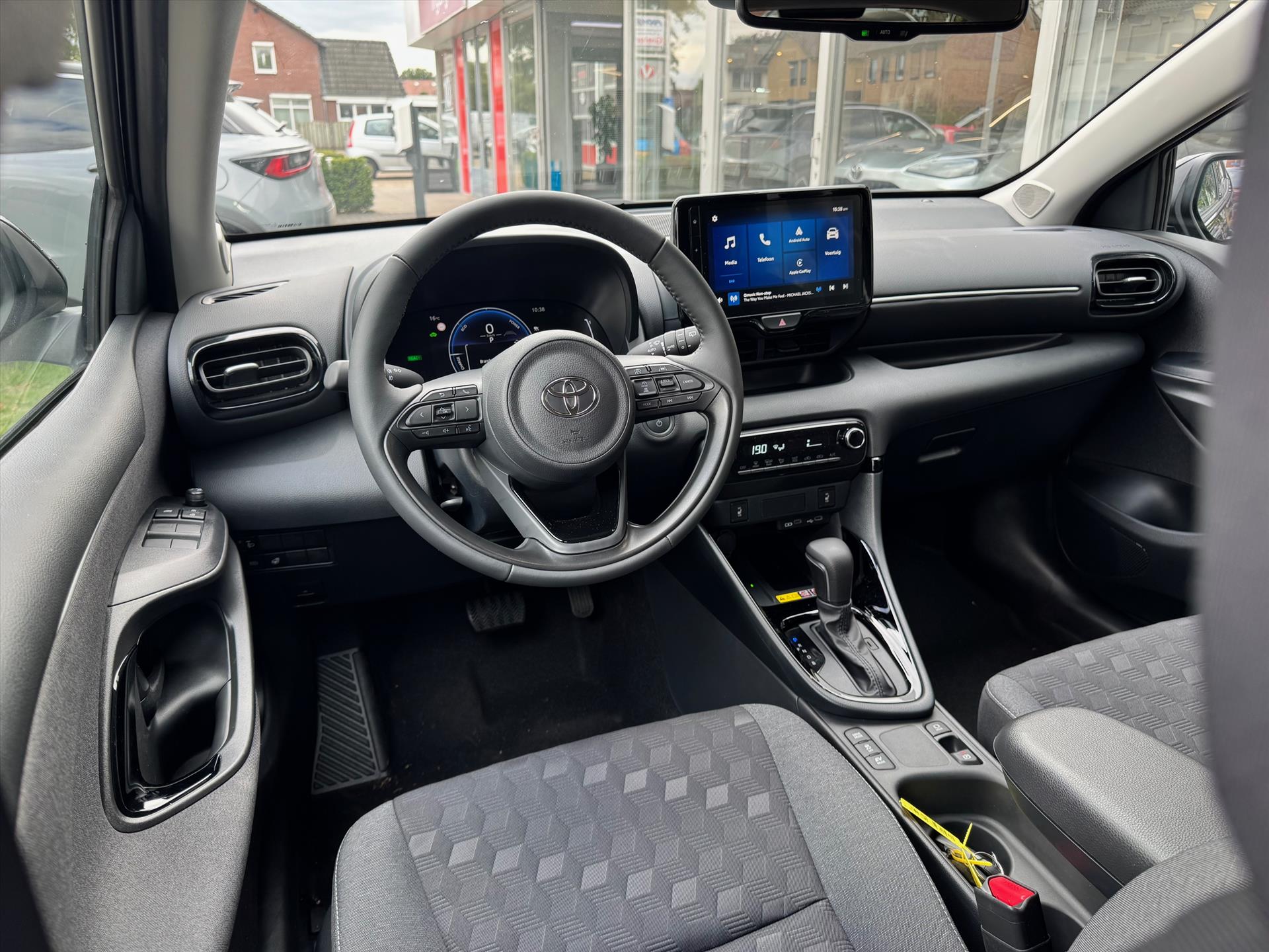 Toyota Yaris Hybrid Dynamic Plus | Stoel + Stuurverwarming, Lichtmetalen velgen, Keyless, Licht + Regensensor, Startknop 47945712-3.jpg | Autobedrijf Gielen