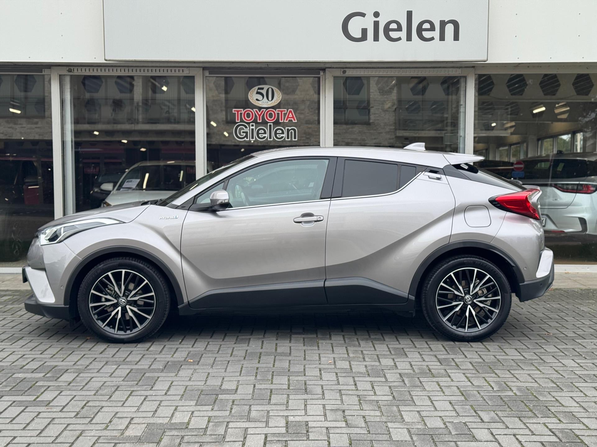 Toyota C-HR 1.8 Hybrid Executive | Stoelverwarming, Navigatie, Keyless, Leer/Stof, 18 Inch 48721902-2.jpg | Autobedrijf Gielen