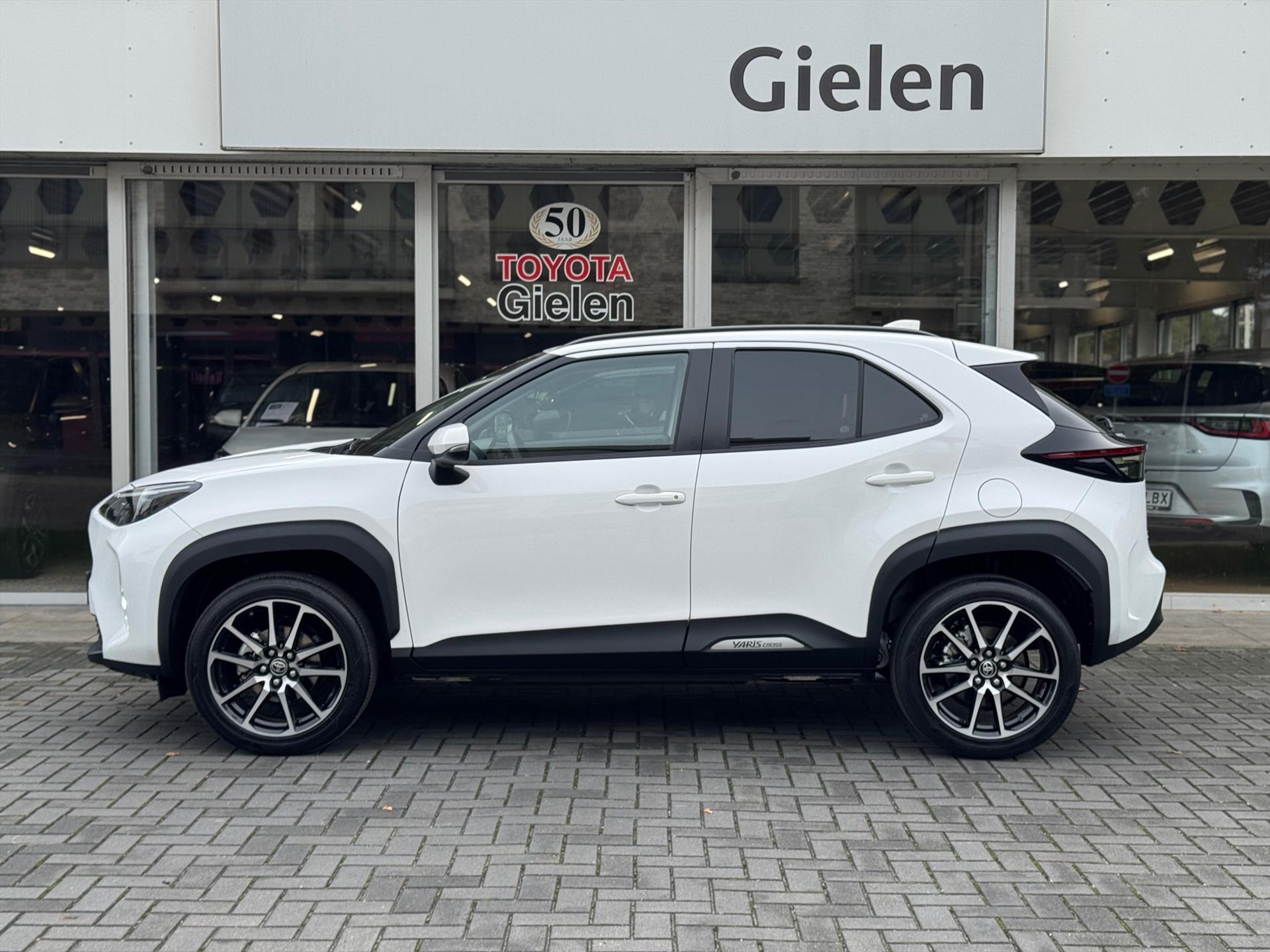 Toyota Yaris Cross 1.5 Hybrid 116pk Dynamic | Stoelverwarming, 18 inch, Apple carplay/Android auto, Parkeercamera, Adaptive cruise control 48721955-2.jpg | Autobedrijf Gielen