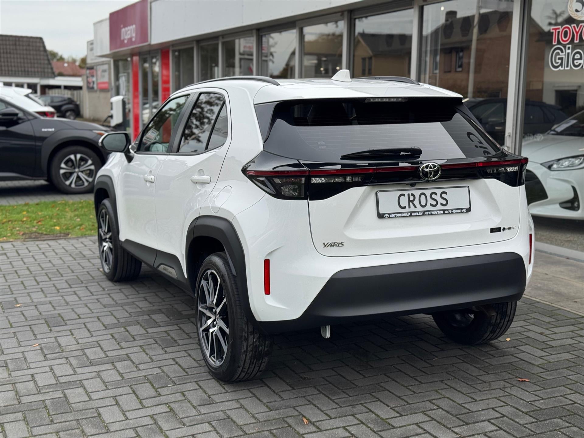 Toyota Yaris Cross 1.5 Hybrid 116pk Dynamic | Stoelverwarming, 18 inch, Apple carplay/Android auto, Parkeercamera, Adaptive cruise control 48721955-3.jpg | Autobedrijf Gielen