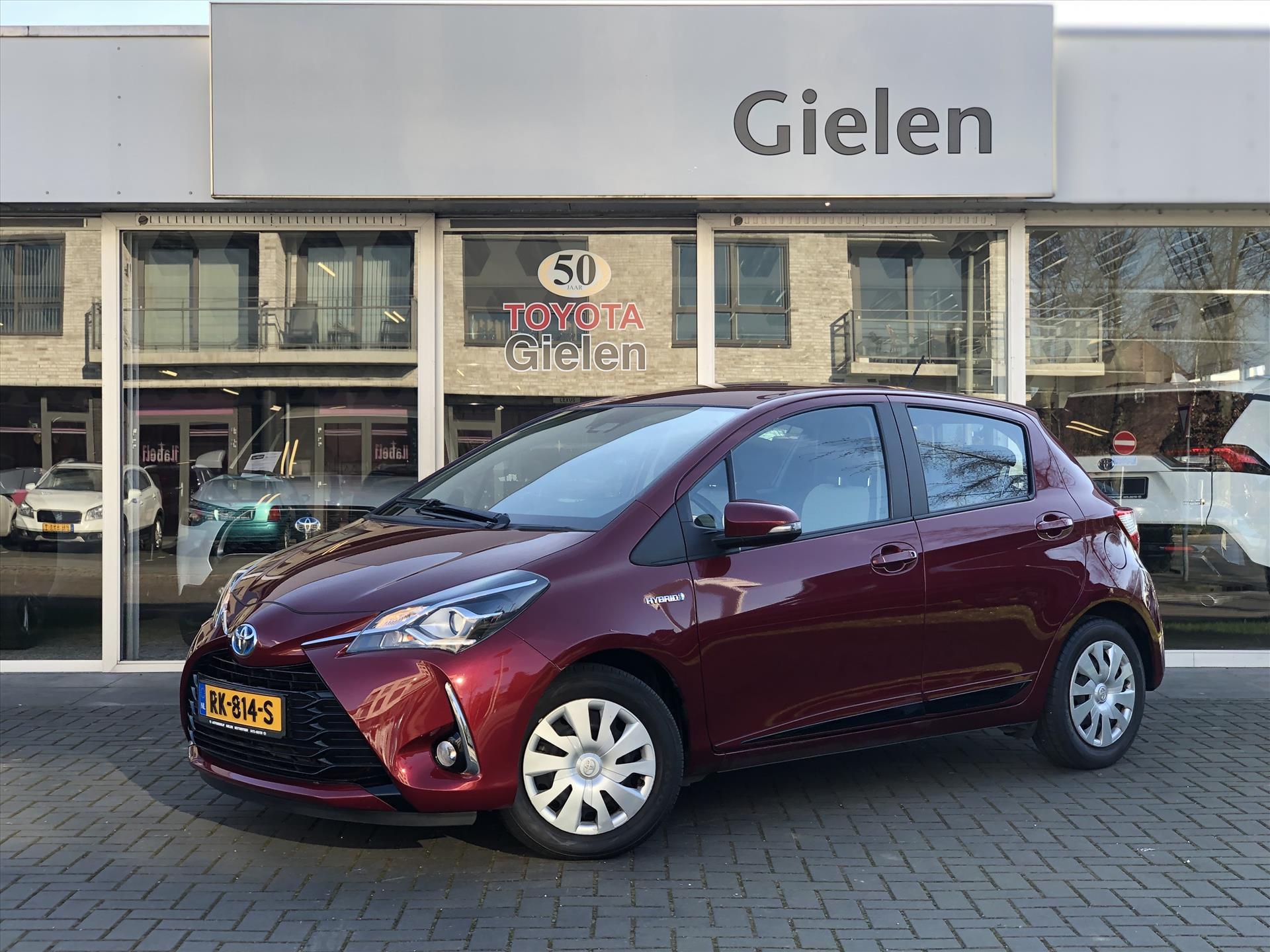 Toyota Yaris 1.5 Hybrid Aspiration Plus | Navigatie, Safety sense, Parkeercamera, Cruise control, Mistlampen, Parelmoer lak Lava Red 37374535-0.jpg | Autobedrijf Gielen
