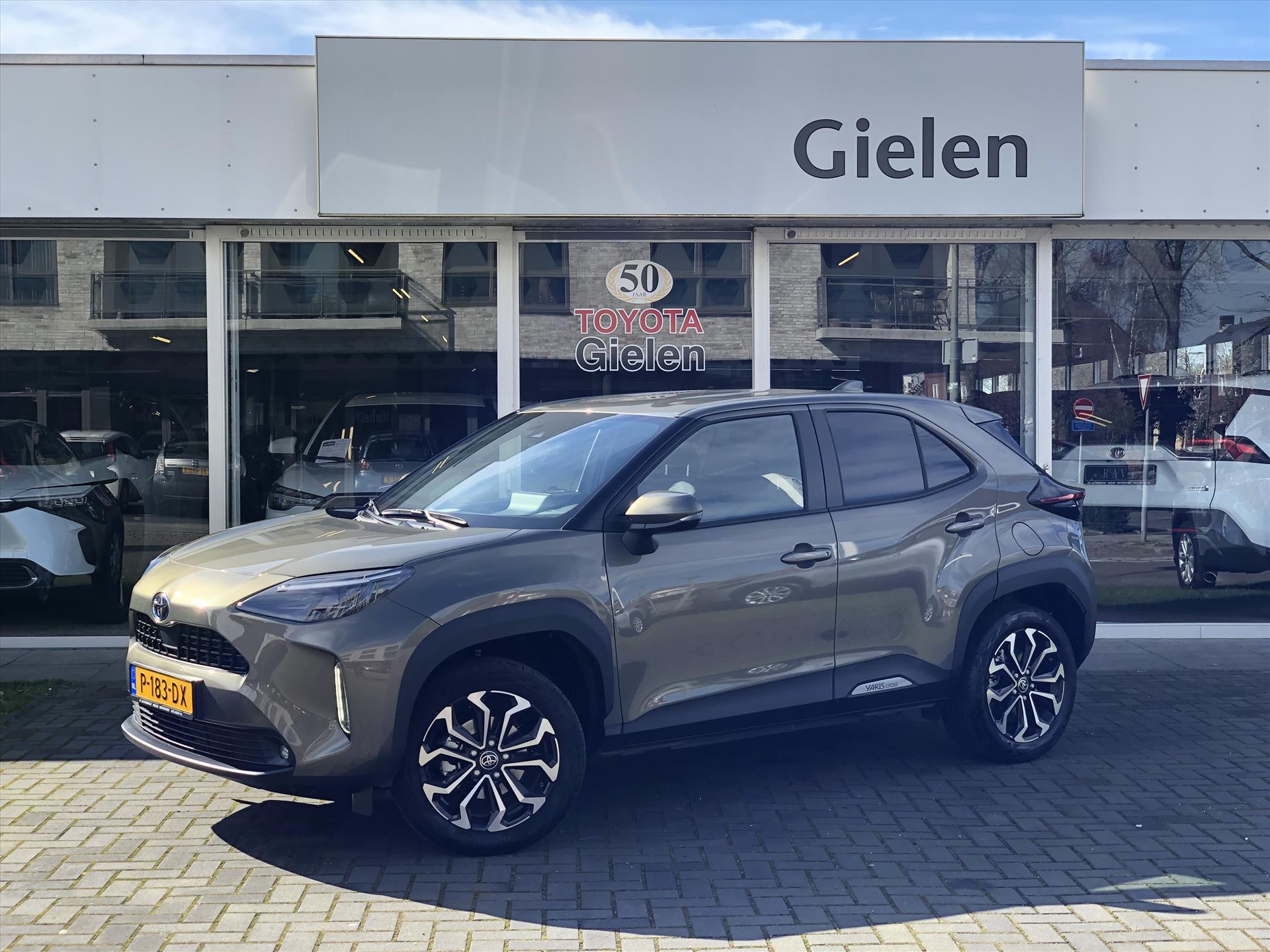 Toyota Yaris Cross 1.5 Hybrid First Edition | Trekhaak, Eerste eigenaar, Smart Connect, Navigatie, Keyless, 17inch, Apple CarPlay/Android Auto 37556430-0.jpg | Autobedrijf Gielen