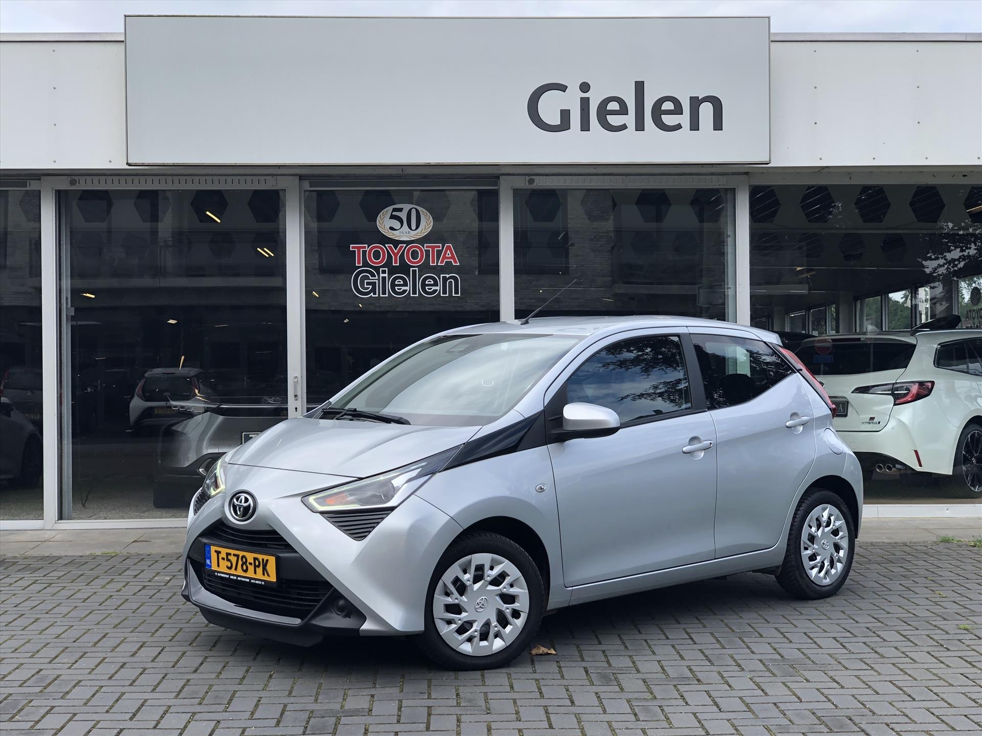Toyota Aygo 1.0 VVT-i 72pk 5D X-Play | Apple CarPlay/Android Auto, Parkeercamera, In hoogte verstelbare stoel, Airconditioning 38932111-0.jpg | Autobedrijf Gielen