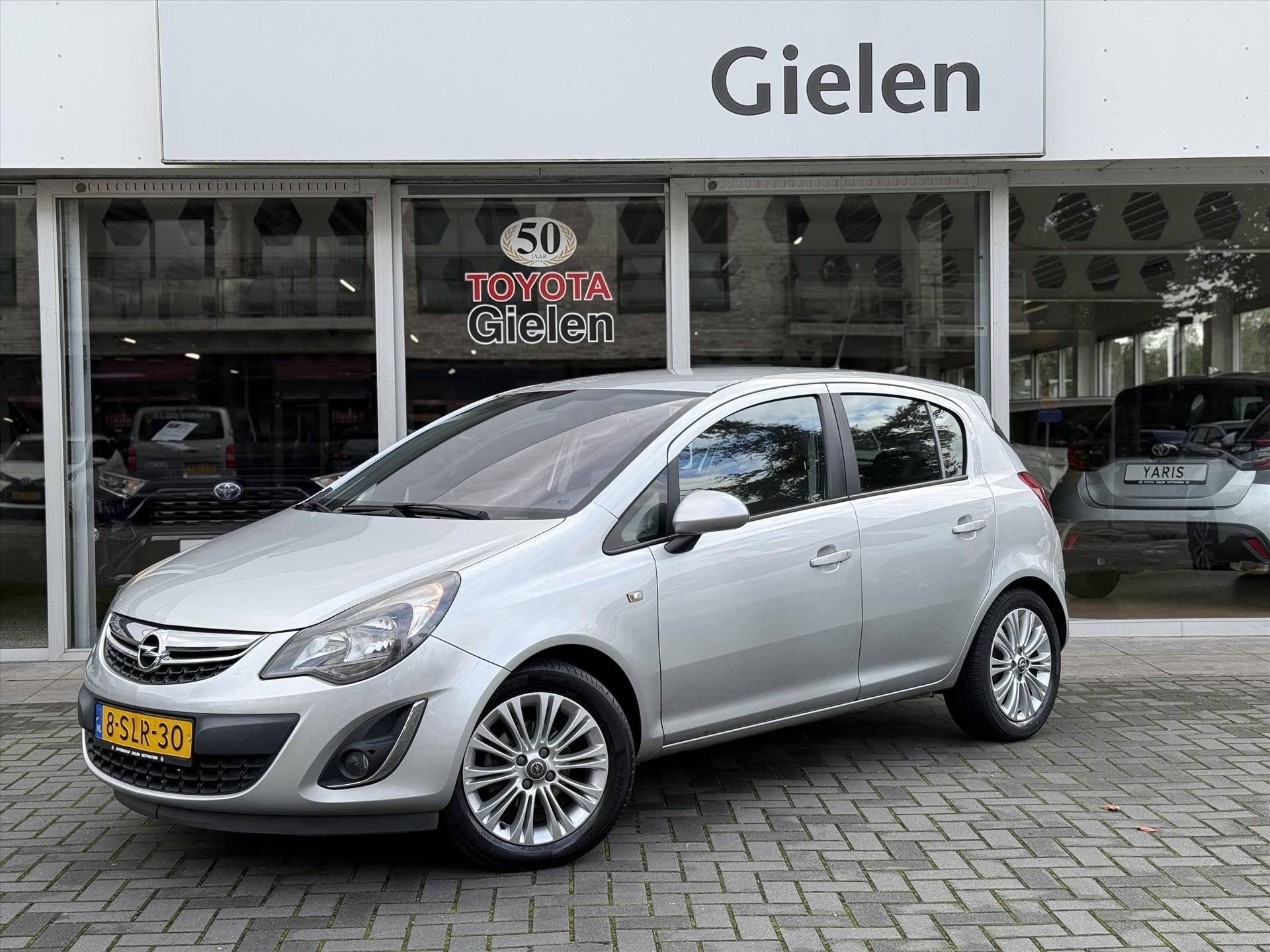 Opel Corsa 1.2 5D Cosmo | Cruise control, 16 inch, Climate control, Parkeersensoren, Stuurbediening, Centrale deurvergrendeling 40202014-0.jpg | Autobedrijf Gielen