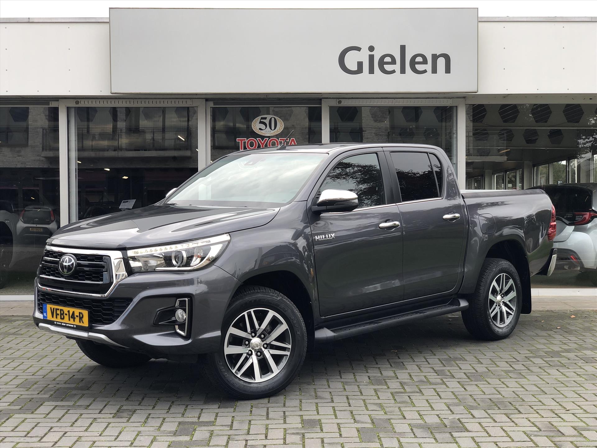 Toyota Hilux 2.4 D-4D-F Double Cab Executive Automaat BE Trekker 5 persoons | Eerste eigenaar, Trekhaak, Tonneau cover, Leer, Stoelverwarming 40797648-0.jpg | Autobedrijf Gielen