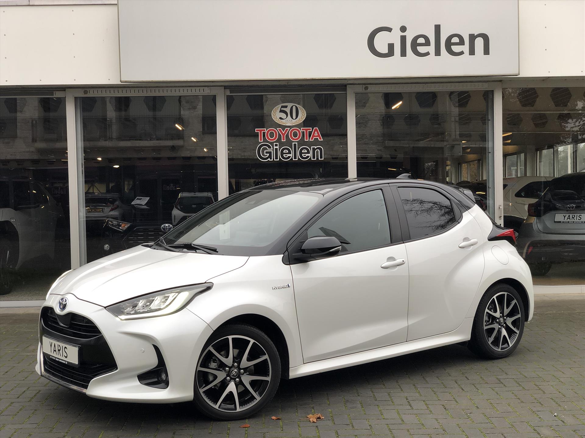Toyota Yaris 1.5 Hybrid Executive Premium | JBL, Head up display, 17 inch, Parkeersensoren, Dodehoekherkenning, Half Leer 41326355-0.jpg | Autobedrijf Gielen