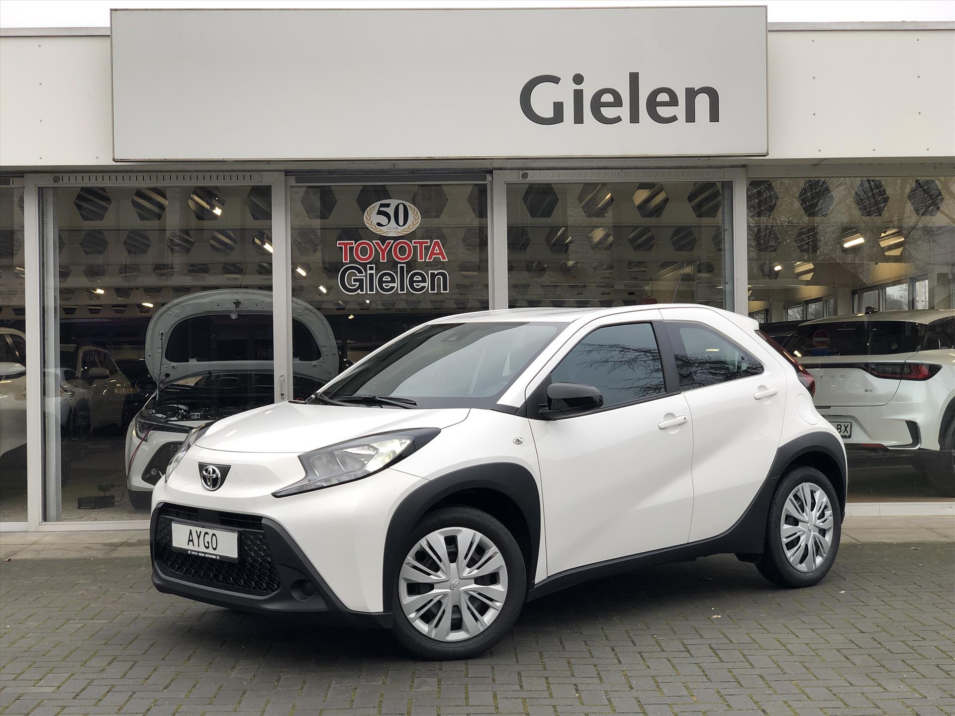 Toyota Aygo X 1.0 VVT-i Play | Stoelverwarming, Apple CarPlay/Android Auto, Parkeercamera, Airco, Lichtsensor, Adaptive cruise control, Weinig 42176540-0.jpg | Autobedrijf Gielen