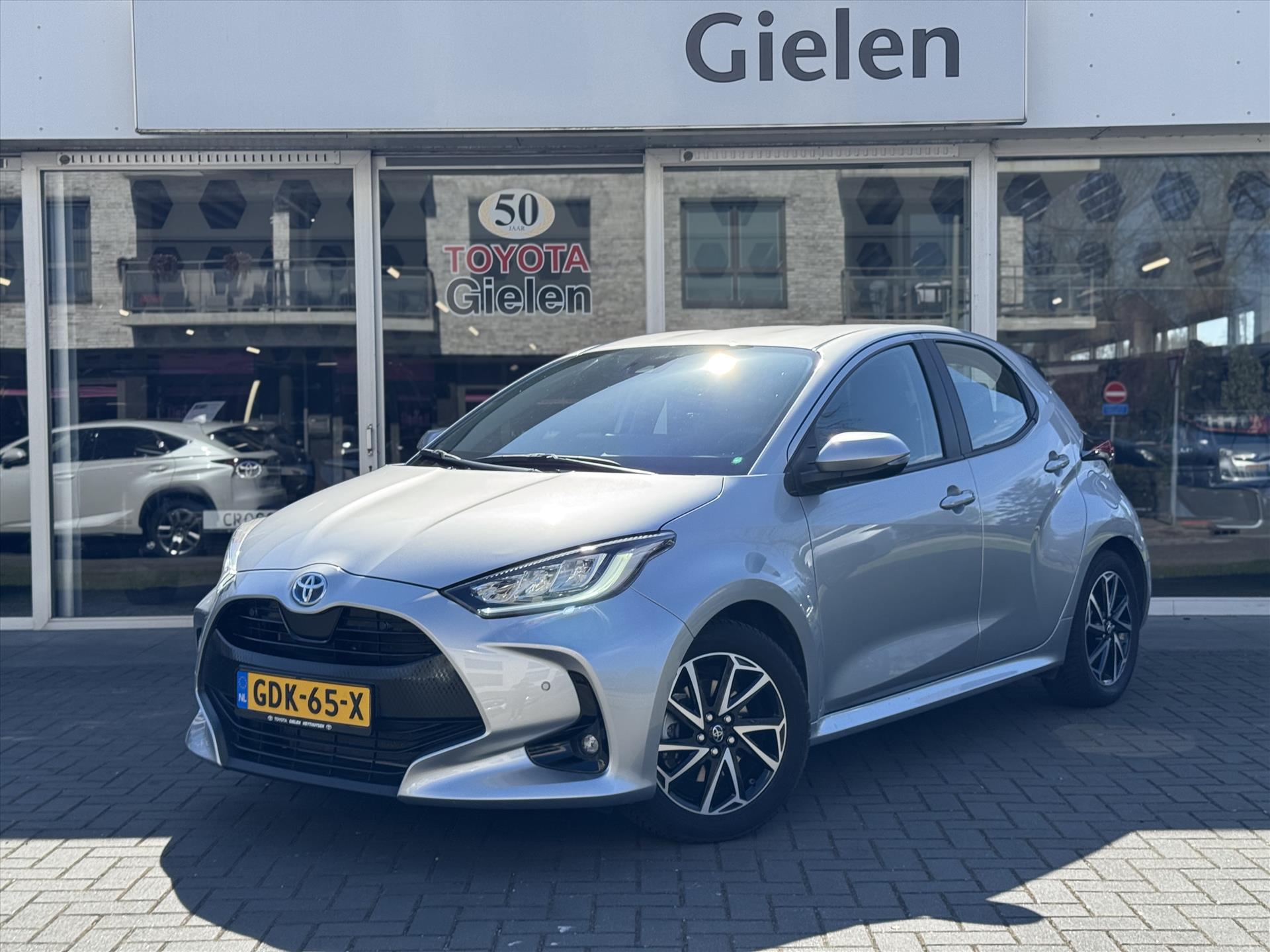 Toyota Yaris 1.5 Hybrid Dynamic Premium | Dodehoekherkenning, Parkeersensoren, Keyless, 16 inch, Stoelverwarming 43929298-0.jpg | Autobedrijf Gielen