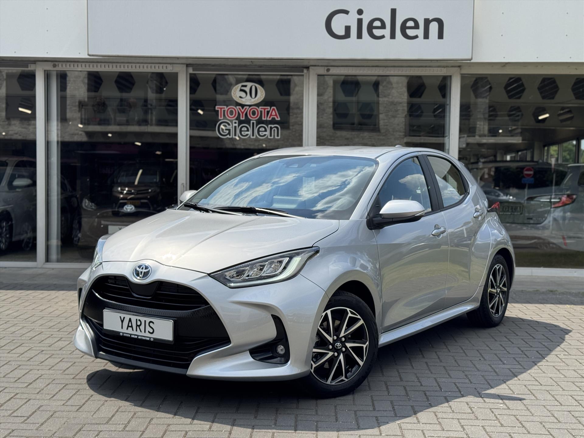 Toyota Yaris 1.5 Hybrid Dynamic Plus | Stoelverwarming, Keyless, LED, Lichtmetalen velgen, Parkeercamera, Adaptive cruise control 44896433-0.jpg | Autobedrijf Gielen