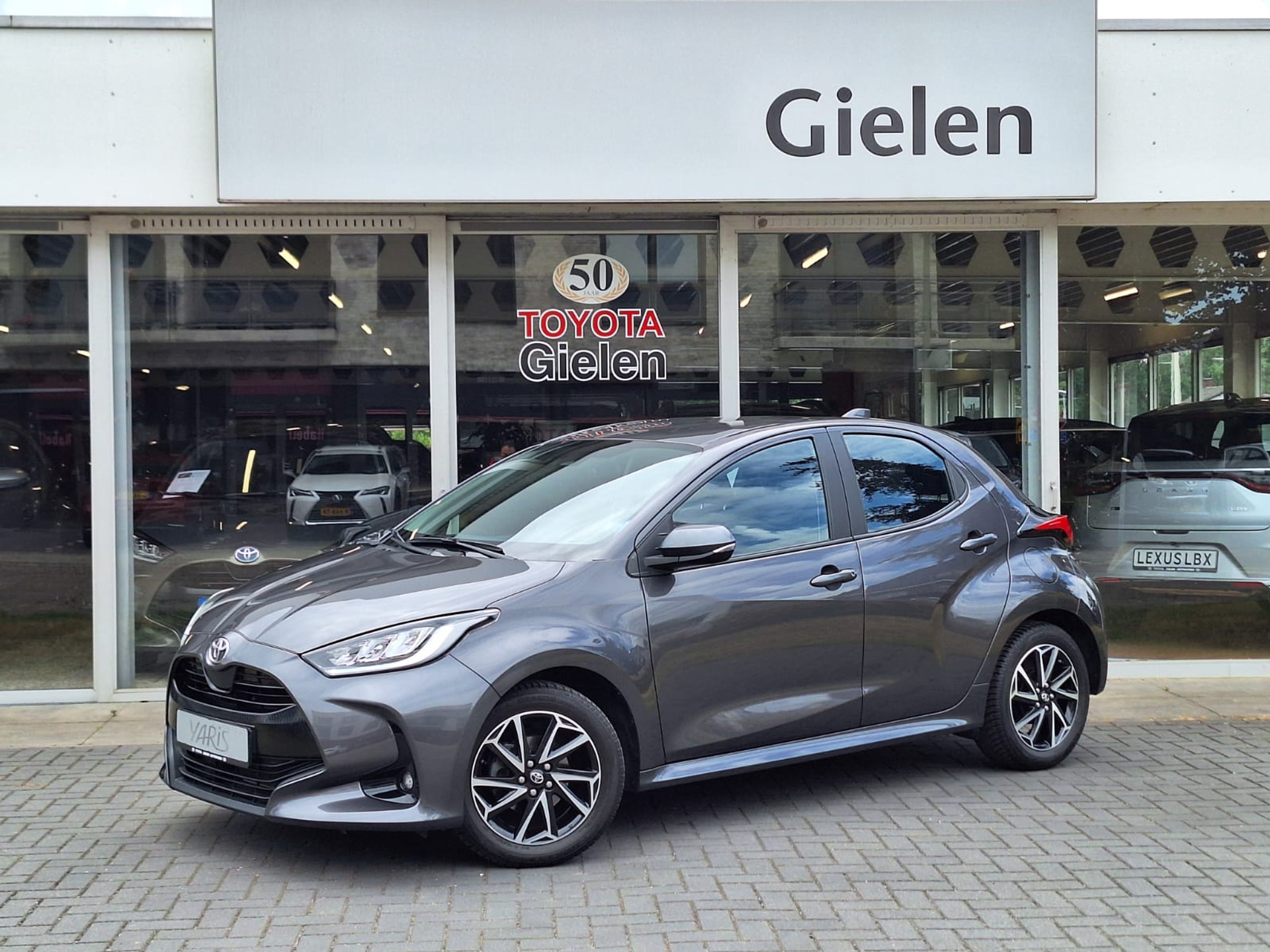 Toyota Yaris 1.5 VVT-I 125pk Dynamic | Stoelverwarming, Lichtmetalen velgen, Apple CarPlay/Android Auto, Keyless 45970569-0.jpg | Autobedrijf Gielen